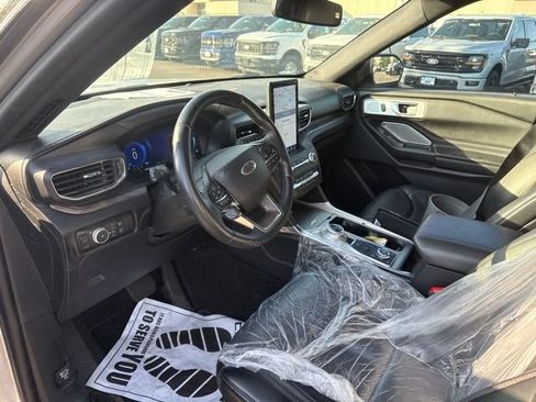 Used 2020 Ford Explorer Platinum w/ Premium Technology Package AWD/4WD image 10