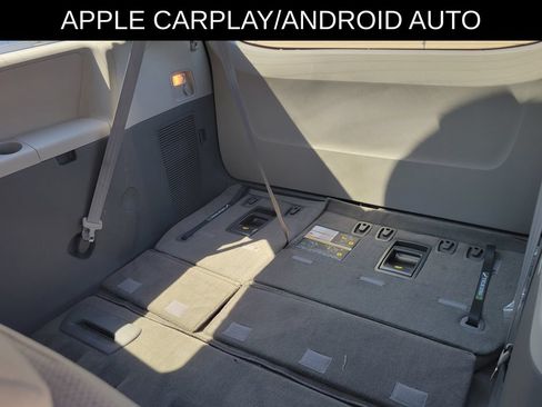 Used 2019 Toyota Sienna L w/ Carpet Mat Package FWD image 8