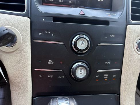 Used 2014 Ford Taurus SEL w/ Equipment Group 201A image 26