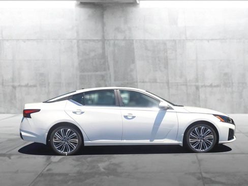 New 2026 Nissan Altima 2.5 SV w/ SV Premium Package FWD image 5