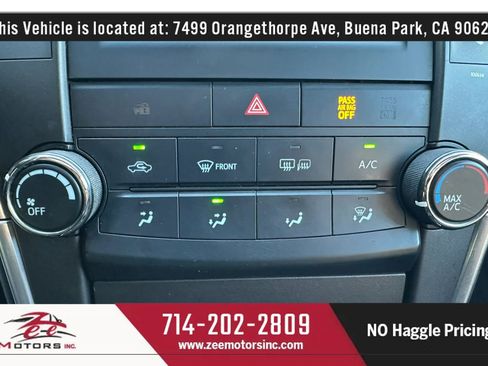 Used 2017 Toyota Camry SE w/ Moonroof Package image 27