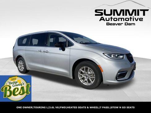 Used 2024 Chrysler Pacifica Touring-L FWD image 1