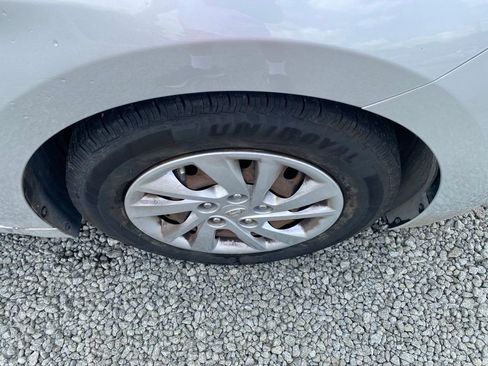 Used 2019 Hyundai Elantra SE FWD image 23