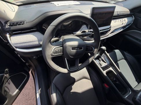 Used 2022 Jeep Compass Latitude FWD image 7