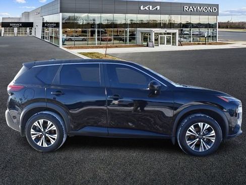 Used 2023 Nissan Rogue SV image 2