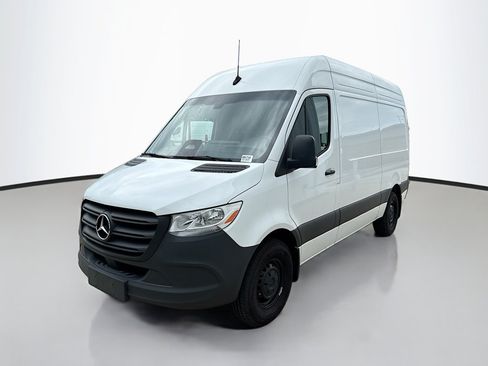 Used 2025 Mercedes-Benz Sprinter 2500 image 3