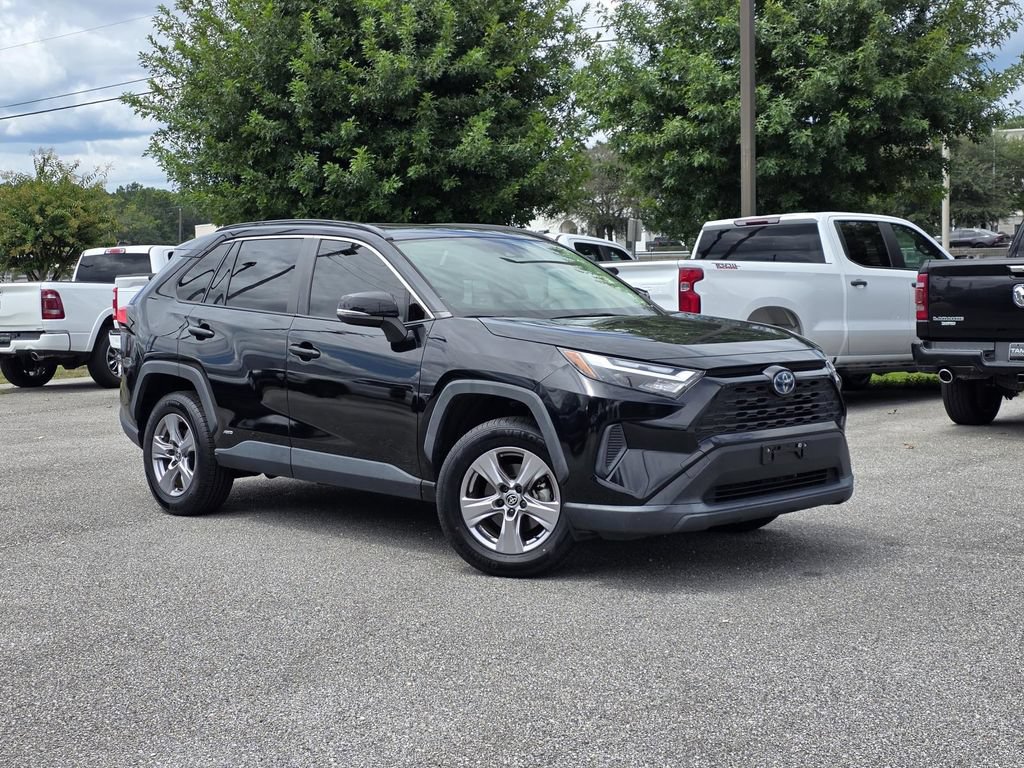 Used 2022 Toyota RAV4 XLE w/ Convenience Package AWD/4WD image 2