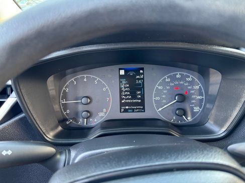Used 2025 Toyota Corolla LE FWD image 38