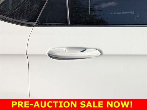 Used 2018 Ford Edge SEL image 13