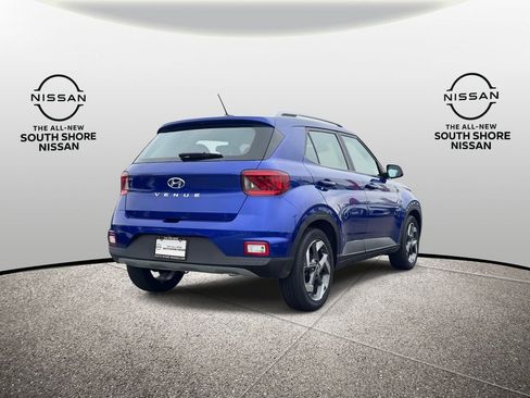 Used 2023 Hyundai Venue SEL w/ Cargo Package FWD image 5
