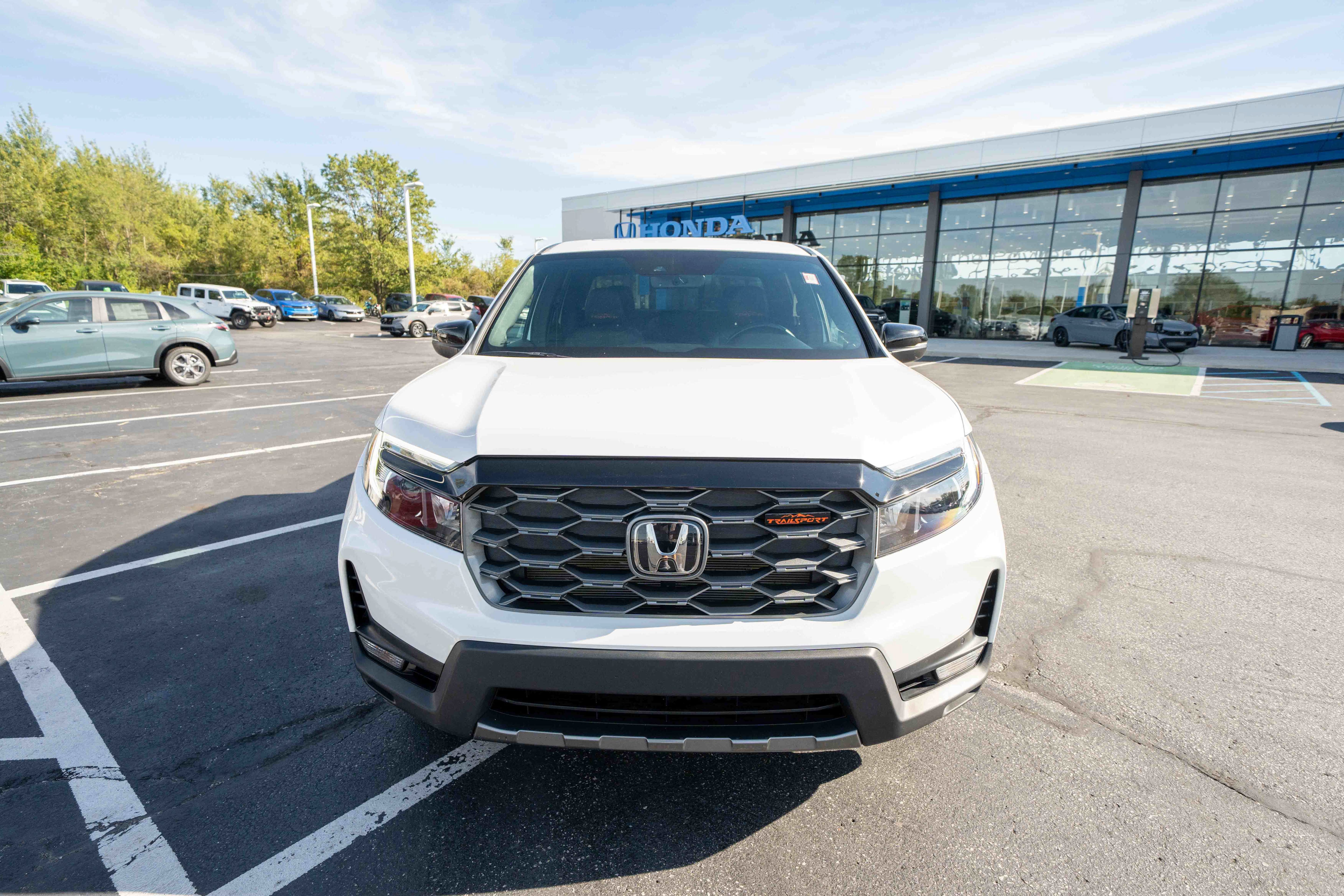Used 2025 Honda Ridgeline TrailSport image 2