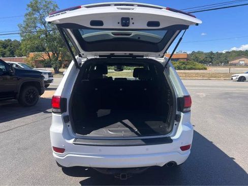 Used 2019 Jeep Grand Cherokee Altitude image 10