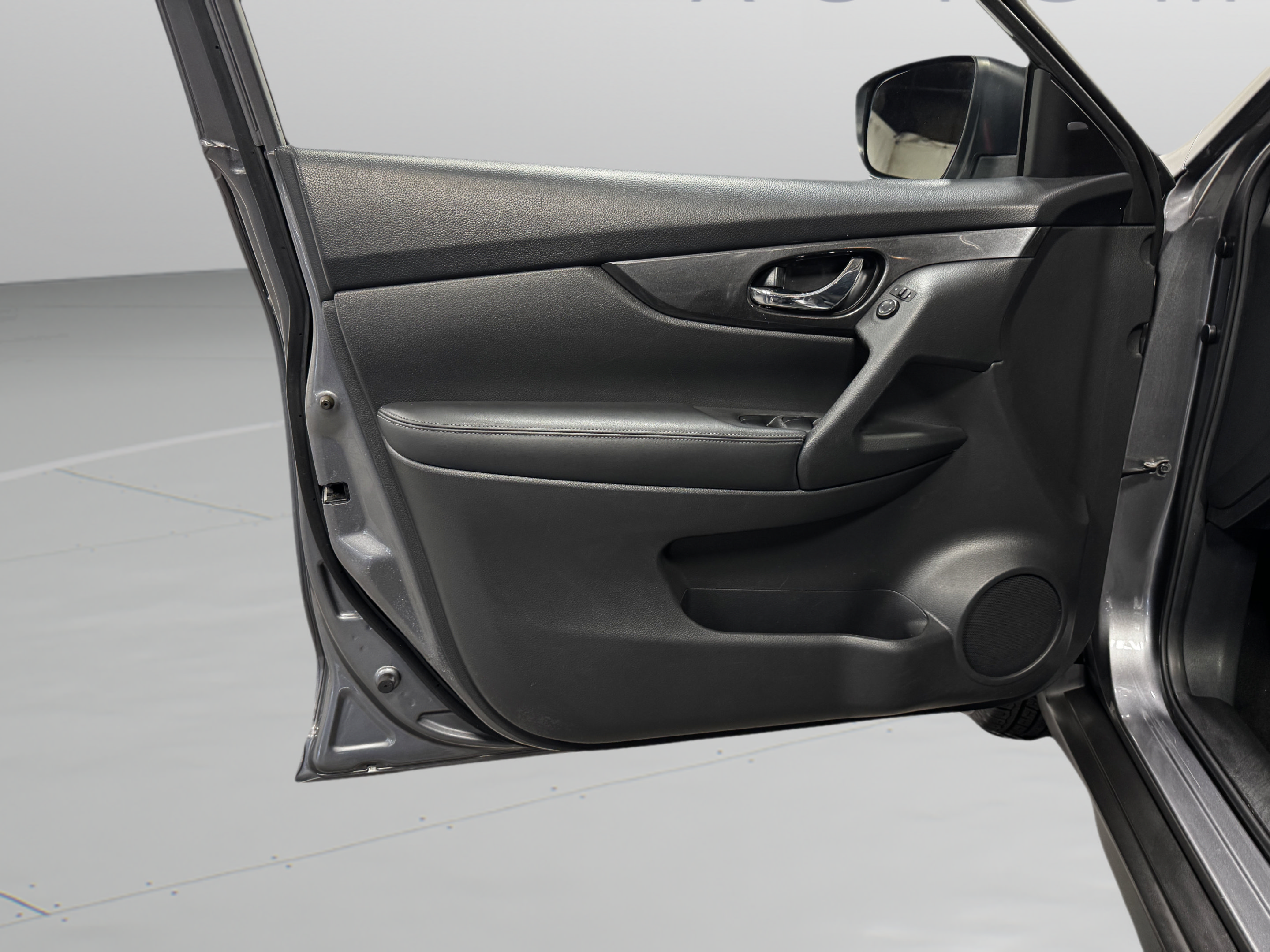Used 2019 Nissan Rogue SV FWD image 13
