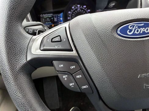 Used 2018 Ford Fusion SE image 25