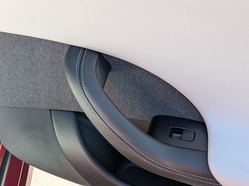 Used 2022 Tesla Model S Base image 36