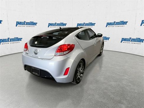 Used 2017 Hyundai Veloster Value Edition image 11