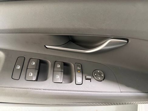Used 2025 Hyundai Elantra SEL FWD image 10