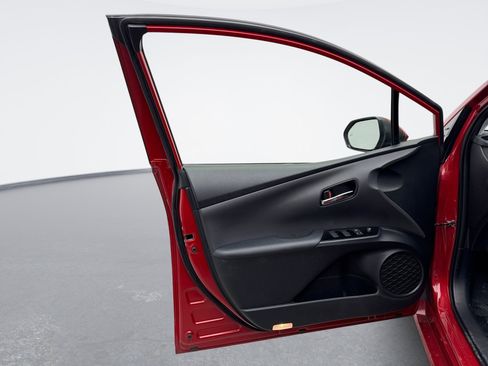 Used 2022 Toyota Prius LE image 9