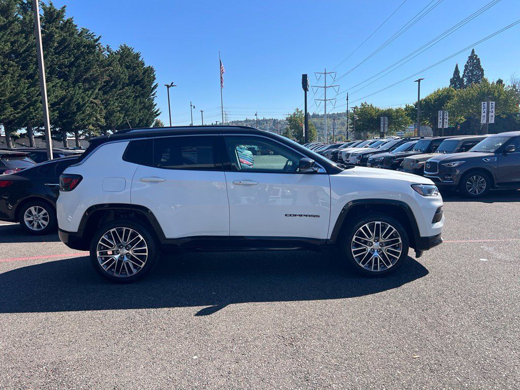 Used 2022 Jeep Compass Limited w/ Elite Group AWD/4WD image 8