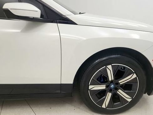 Used 2023 BMW iX xDrive50 w/ Sport Package AWD/4WD image 21