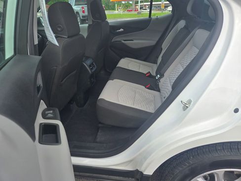 Used 2021 Chevrolet Equinox LS FWD image 8