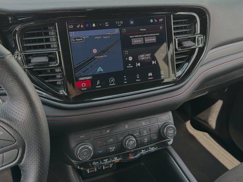 Used 2025 Dodge Durango GT RWD image 16