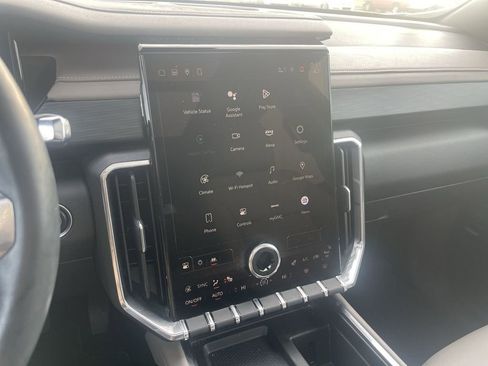 Used 2024 GMC Acadia Elevation w/ Luxury Package image 16