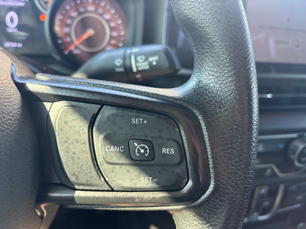 Used 2025 Jeep Gladiator Sport AWD/4WD image 15