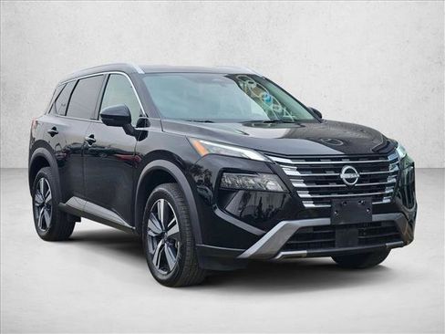 Used 2026 Nissan Rogue SL FWD image 3