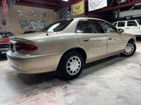 Used 2005 Buick Century Custom FWD image 2