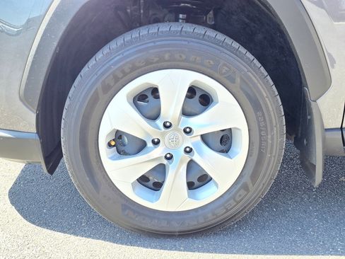 Used 2025 Toyota RAV4 LE AWD/4WD image 39