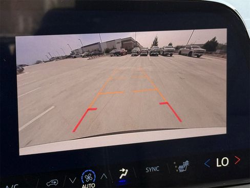 New 2026 Chevrolet Traverse LT image 16