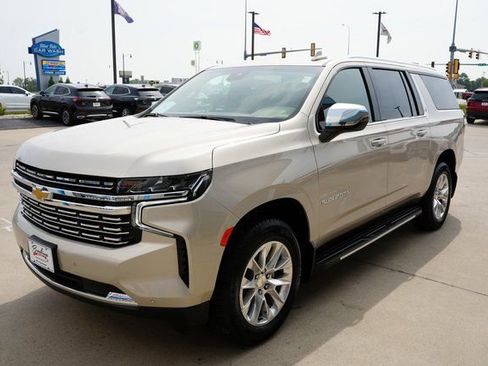 Used 2024 Chevrolet Suburban Premier image 37