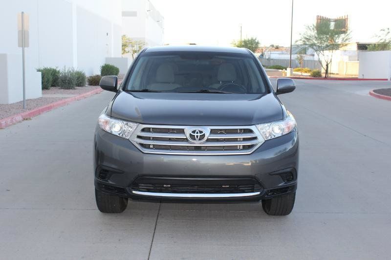 Used 2013 Toyota Highlander 4WD w/ Cold Weather Pkg image 2