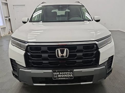 New 2026 Honda Pilot Touring image 3