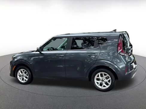 Used 2025 Kia Soul LX w/ LX Technology Package FWD image 16