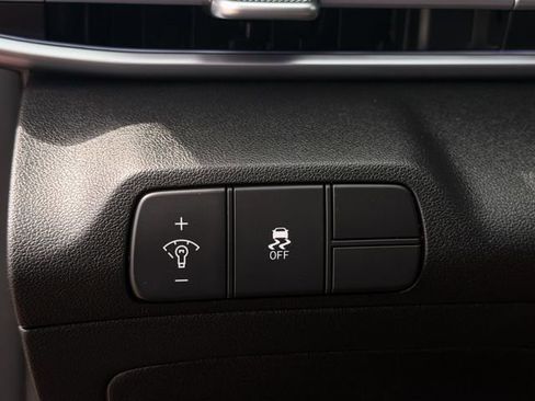 Used 2025 Hyundai Elantra SEL FWD image 20