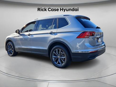 Used 2023 Volkswagen Tiguan SE w/ Panoramic Sunroof Package image 8