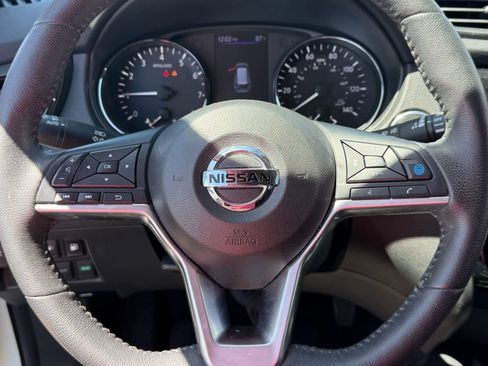 Certified 2019 Nissan Rogue SV w/ Premium Package image 9