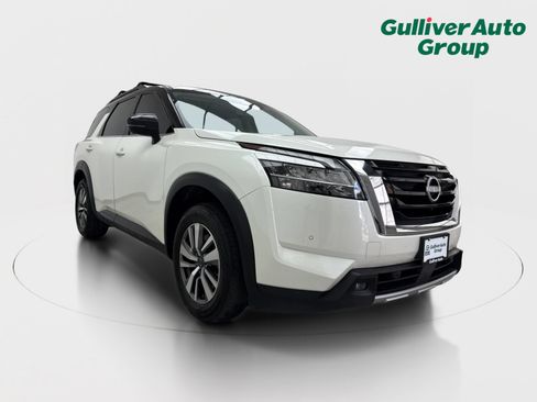 Used 2023 Nissan Pathfinder SL FWD image 13