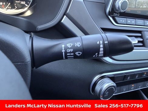 Used 2025 Nissan Altima 2.5 SR image 22