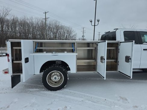 New 2025 Ford F550 4x4 Supercab Super Duty image 11