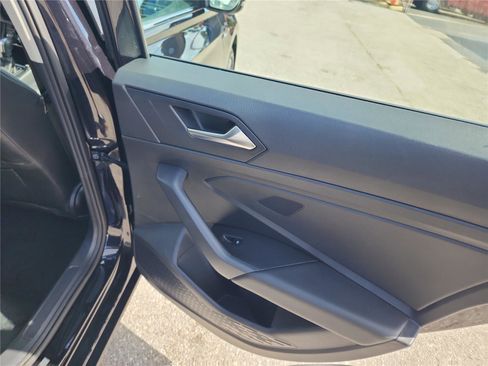 Used 2020 Volkswagen Jetta SEL Premium image 23