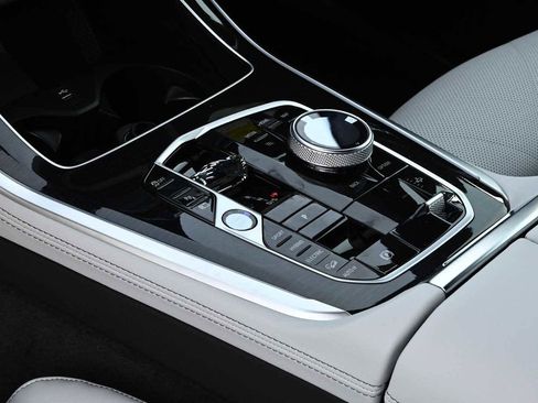 New 2026 BMW X5 xDrive50e w/ Executive Package image 21