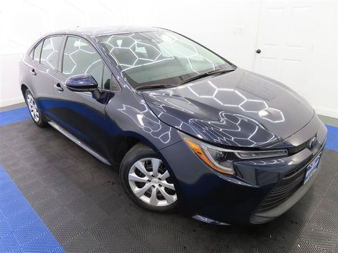 Used 2025 Toyota Corolla LE FWD image 5