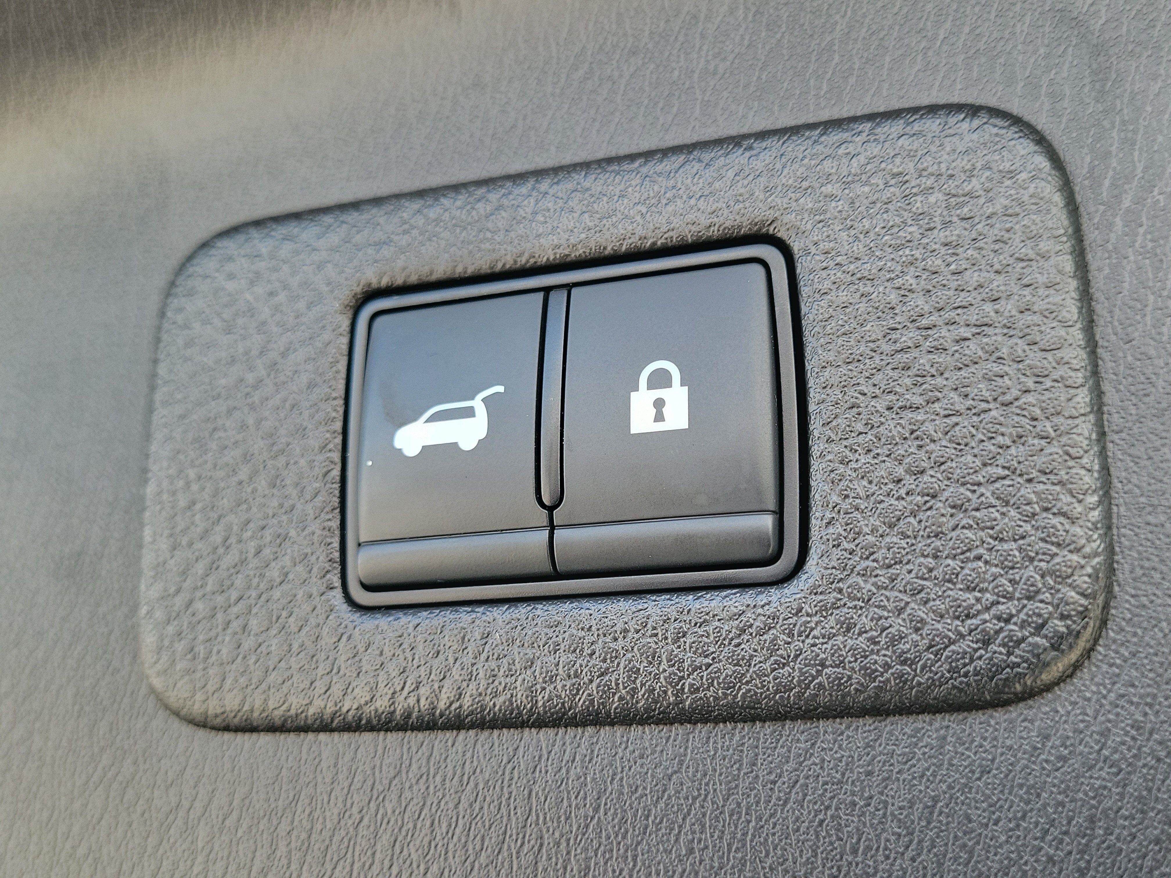 Certified 2024 Nissan Armada SL w/ Captain's Chairs Package RWD image 8