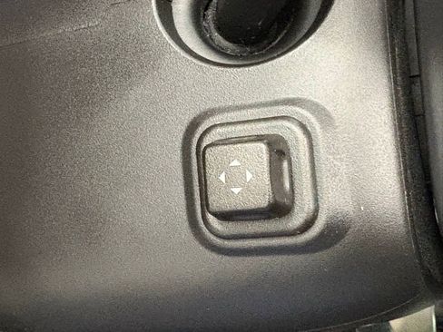 Used 2018 GMC Yukon Denali image 21