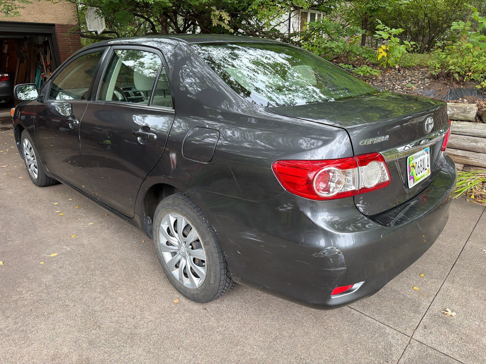 Used 2013 Toyota Corolla LE FWD image 2