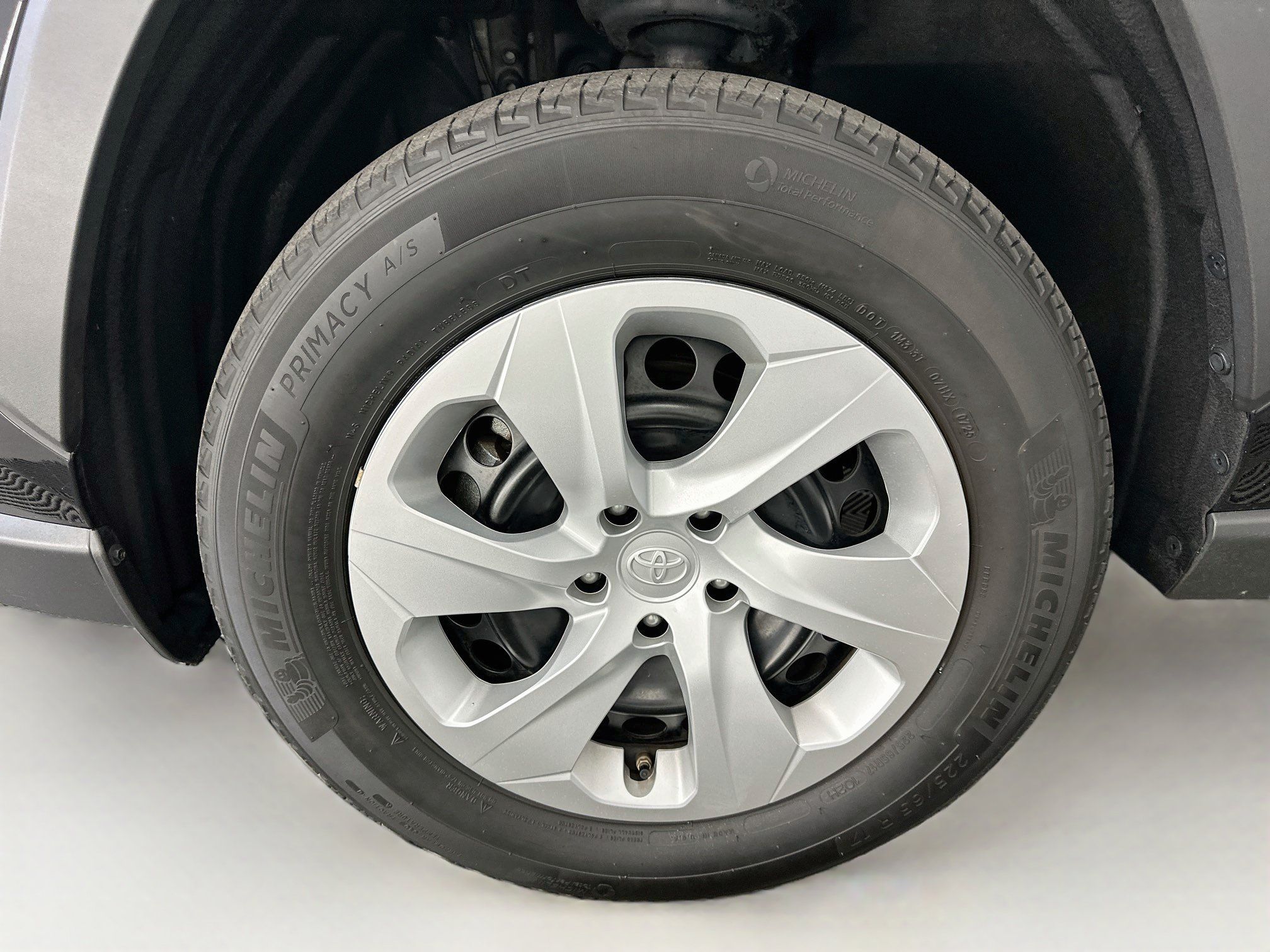 Used 2025 Toyota RAV4 LE AWD/4WD image 35