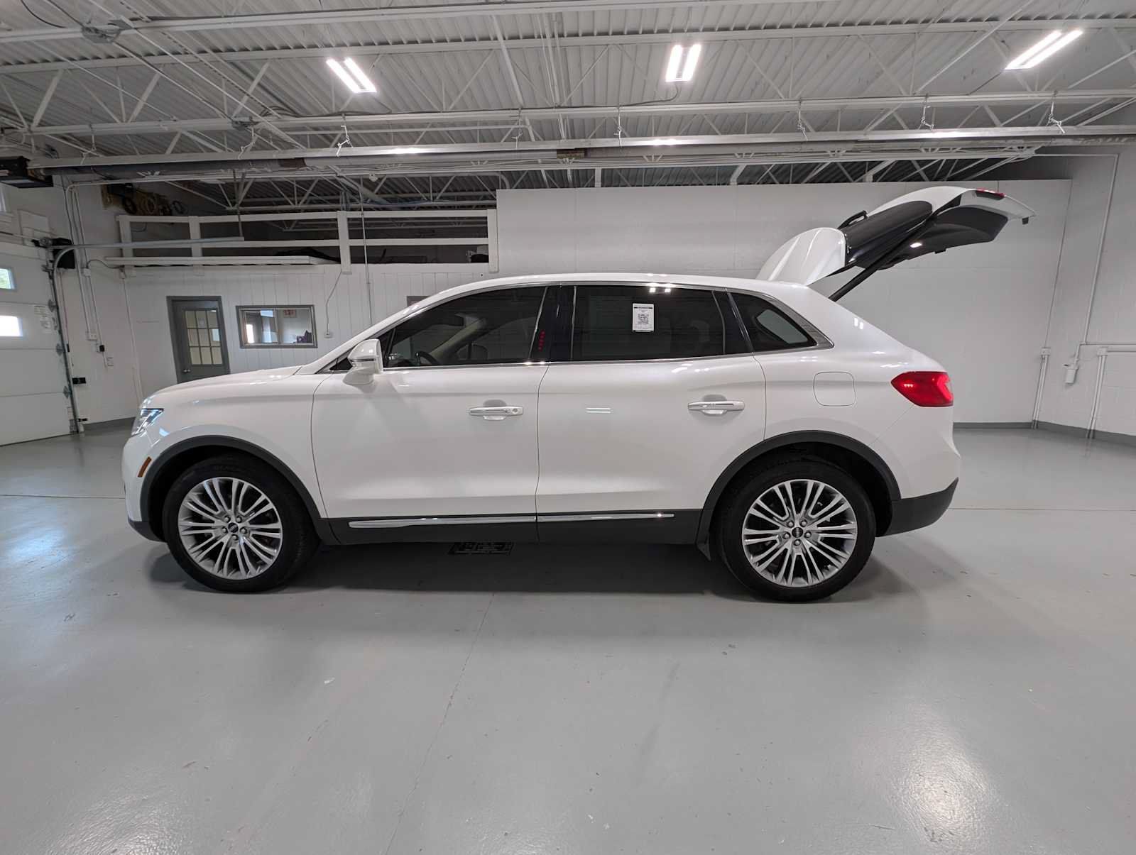 Used 2018 Lincoln MKX Reserve w/ Lincoln MKX Climate Package AWD/4WD image 12